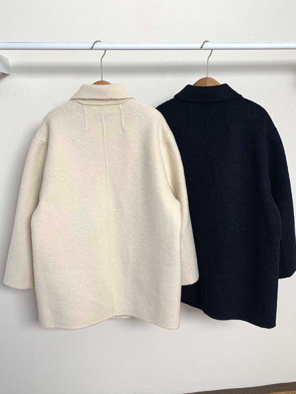 Női gyapjú kabát reveres gallérral, dupla gombolás, vast gyapjúkeverék 30–50%, egyenes fazonú hosszú kabát