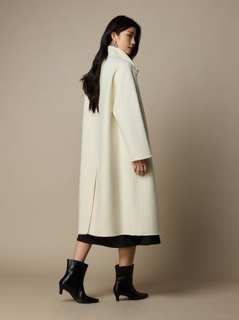 Ženski dvostrano vuneni kaput, dugačak, s tri gumba na prednjem dijelu, stojeći ovratnik, elegantan gradski stil