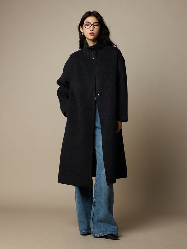 Ženski dvostrano vuneni kaput, dugačak, s tri gumba na prednjem dijelu, stojeći ovratnik, elegantan gradski stil