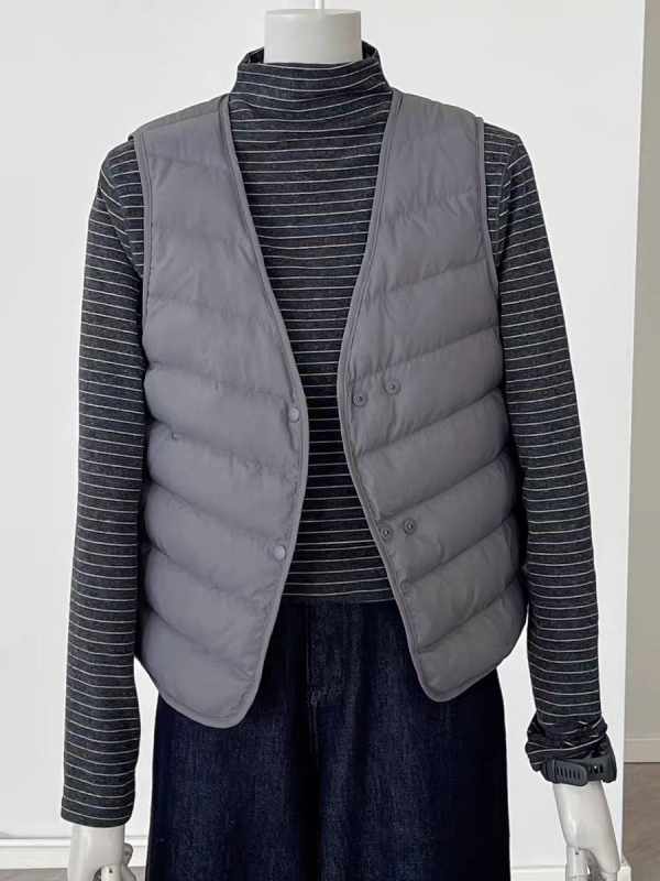 Ženski down vest, 86–90% perja, punilo: gusje perje, poliester tkanina, V-izrez