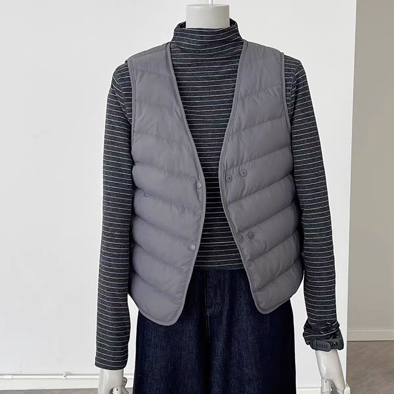 Ženski down vest, 86–90% perja, punilo: gusje perje, poliester tkanina, V-izrez