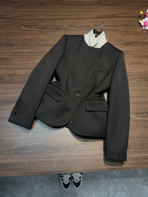 Ženski vuneni sako, slim fit, kopčanje na jedan gumb, 70-80% vuna, srednja duljina, vintage elegantan stil