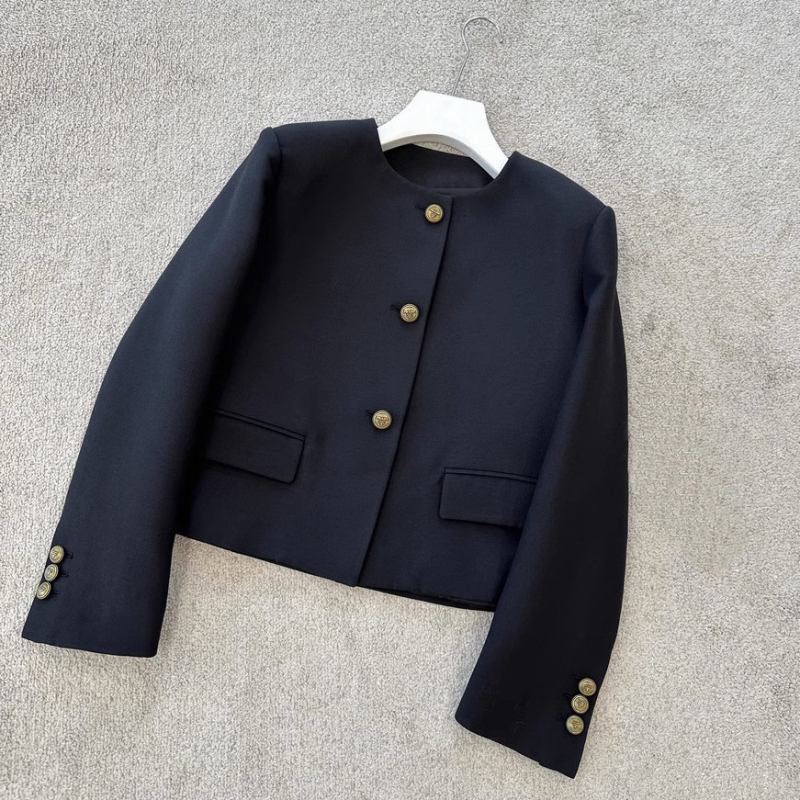 Boxy kratka jakna s retro metalnom kopčom, ženski, poliester, okrugli ovratnik, dugi rukavi, kopčanje na jednom redu