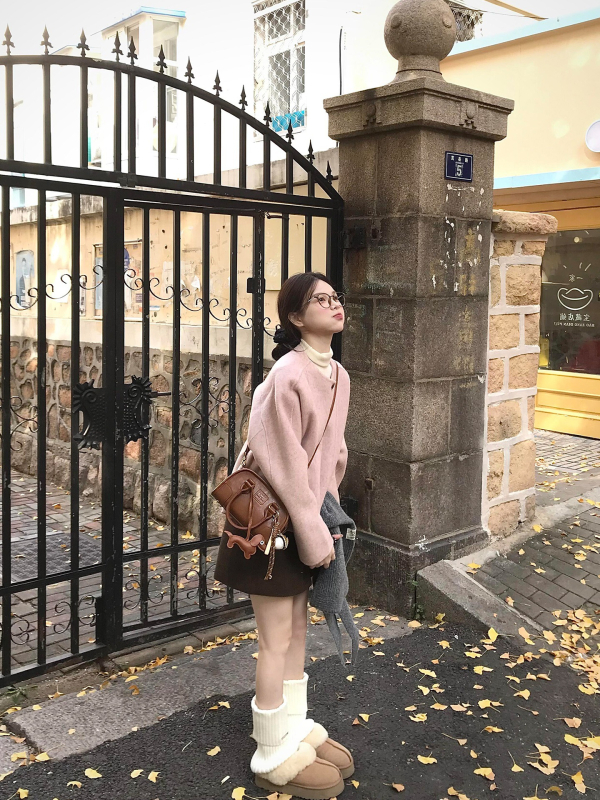Ženski vuneni kaput — vuneni materijal, širok kroj, okrugli ovratnik, dugi rukavi, otporno na naboranje