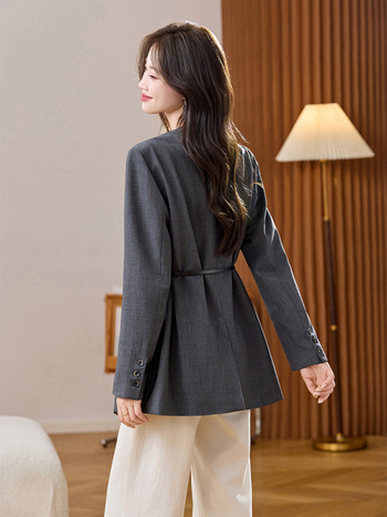 Női kosztüm dzseki, V-nyakú, egyrészes gombolású, középhosszú, poliészter (95%+)