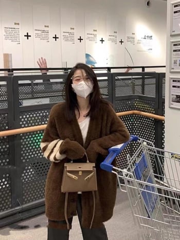 Koreai stílusú kardigán V-nyakú, poliészter anyag, lazább szabás, közepes hosszúságú