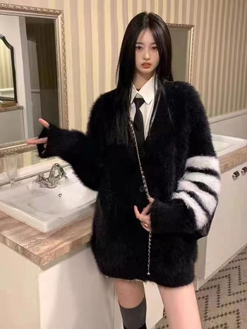 Koreai stílusú kardigán V-nyakú, poliészter anyag, lazább szabás, közepes hosszúságú