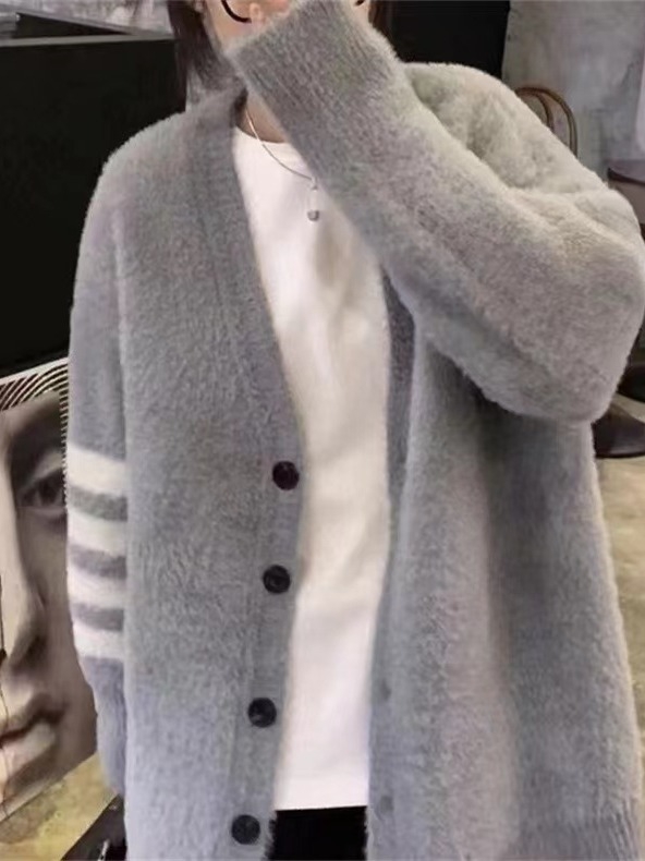 Koreai stílusú kardigán V-nyakú, poliészter anyag, lazább szabás, közepes hosszúságú