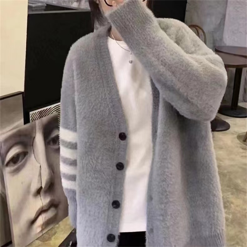 Koreai stílusú kardigán V-nyakú, poliészter anyag, lazább szabás, közepes hosszúságú