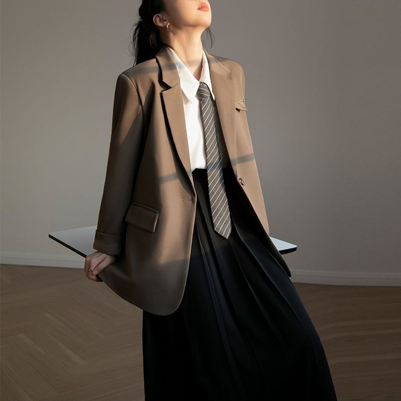 Costum feminin croială în formă de A, poliester, guler stand, fără mâneci, primăvara 2025