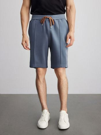 Férfi pamutkeverék rövidnadrág, 3/4 hosszú, elasztikus derékkal és húzózsinórral, laza szabású, háromdimenziós plisék