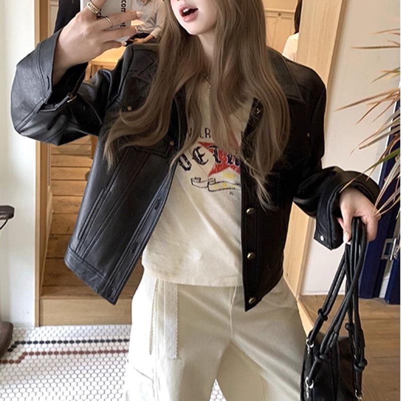 Ženska jakna od umjetne kože, ovratnik tipa lapel, prednja kopča s više kopči, patchwork dizajn, streetwear stil, izlazak jeseni 2025