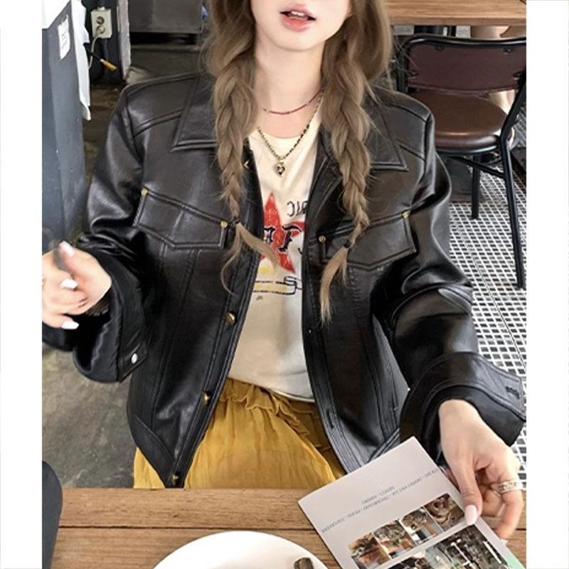 Ženska jakna od umjetne kože, ovratnik tipa lapel, prednja kopča s više kopči, patchwork dizajn, streetwear stil, izlazak jeseni 2025