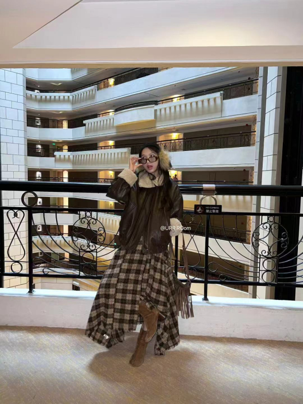 URR PU kožna jakna s podstavom od ovčje vune, krzneni ovratnik, dugi rukavi, jesen 2025