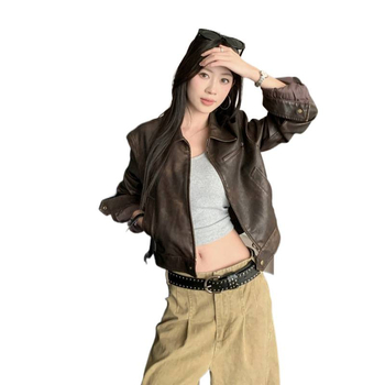 Női Slim-fit műbőrkabát polo gallérral és zipzáras záródással, megjelenés 2025 őszre