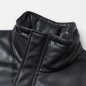 Ανδρικό δερμάτινο μπουφάν από κατσικίσιο δέρμα με χνούδι χήνας, στενή εφαρμογή, γούνα γιακάς τύπου ρεβέρ, φερμουάρ, κανονικό μήκος (50–65 cm), χωρίς κουκούλα, χειμερινό