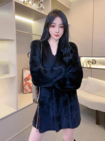 Cardigan din lână de miel, tricotat, croială lejeră, decolteu în V, lungime medie