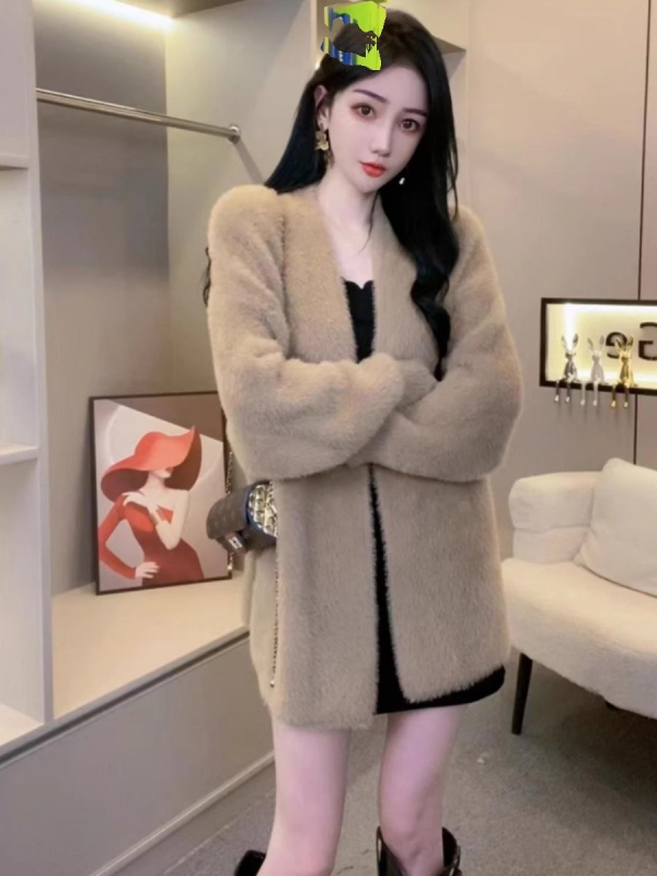 Cardigan din lână de miel, tricotat, croială lejeră, decolteu în V, lungime medie