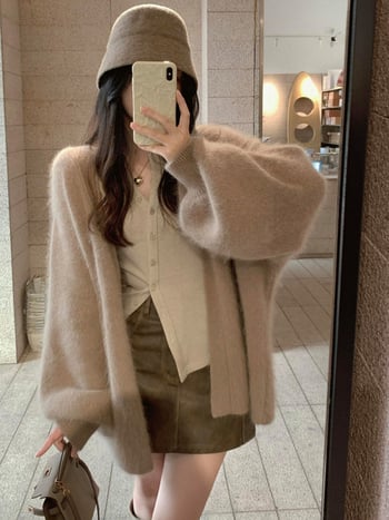 Ženski kardigan od imitacijskog mink velura - debeli pleteni materijal, srednja duljina, V-izrez, dugi rukavi, ležerni kroj