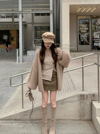 Ženski kardigan od imitacijskog mink velura - debeli pleteni materijal, srednja duljina, V-izrez, dugi rukavi, ležerni kroj