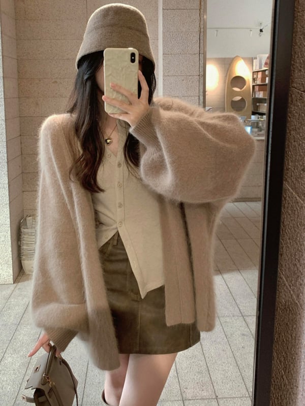 Ženski kardigan od imitacijskog mink velura - debeli pleteni materijal, srednja duljina, V-izrez, dugi rukavi, ležerni kroj