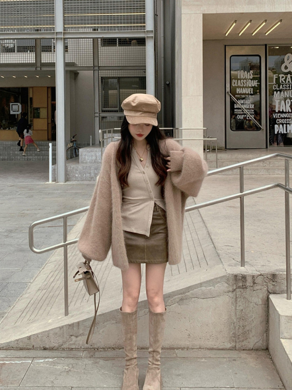 Ženski kardigan od imitacijskog mink velura - debeli pleteni materijal, srednja duljina, V-izrez, dugi rukavi, ležerni kroj