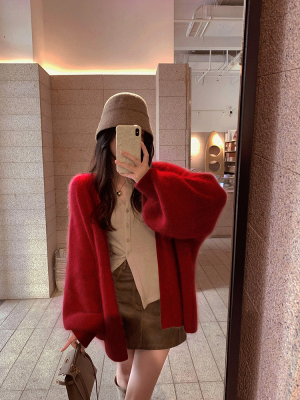 Ženski kardigan od imitacijskog mink velura - debeli pleteni materijal, srednja duljina, V-izrez, dugi rukavi, ležerni kroj