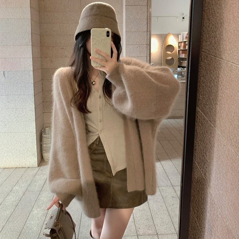 Ženski kardigan od imitacijskog mink velura - debeli pleteni materijal, srednja duljina, V-izrez, dugi rukavi, ležerni kroj