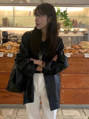 Γυναικείο PU δερμάτινο μπουφάν, υπερ-κοντό μήκος, τετράγωνος γιακά, φθινόπωρο 2025, μονομπρόστο κλείσιμο