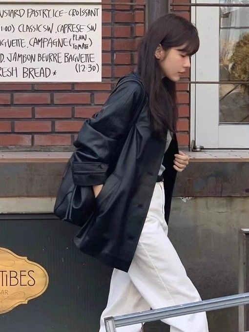 Γυναικείο PU δερμάτινο μπουφάν, υπερ-κοντό μήκος, τετράγωνος γιακά, φθινόπωρο 2025, μονομπρόστο κλείσιμο