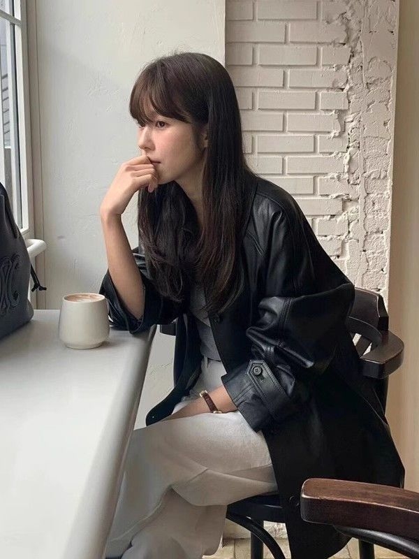 Γυναικείο PU δερμάτινο μπουφάν, υπερ-κοντό μήκος, τετράγωνος γιακά, φθινόπωρο 2025, μονομπρόστο κλείσιμο