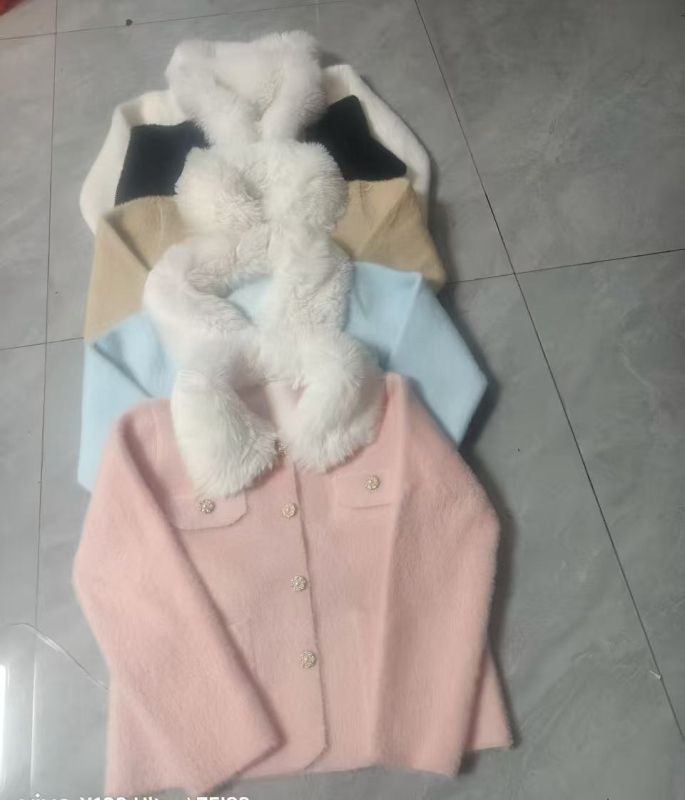 Cardigan od imitacijskog mink velura, poliester i kozja koža, duljina 50-65 cm