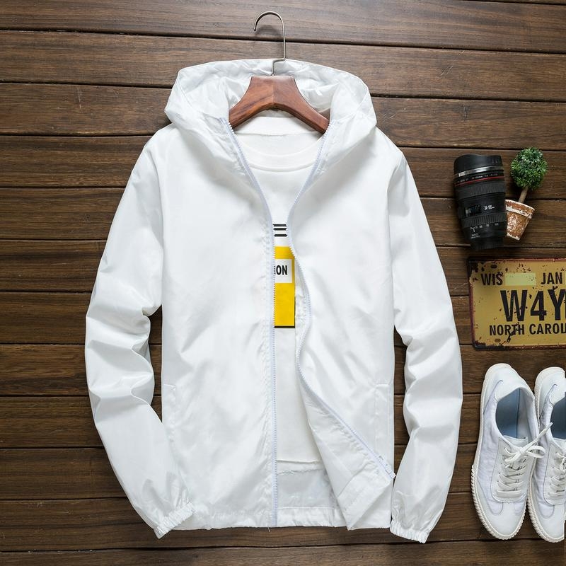 Tinejdžerska ljetna windbreaker jakna s kapuljom, tanak materijal, poliesterska smjesa kemijskih vlakana, bočni džepovi, casual stil