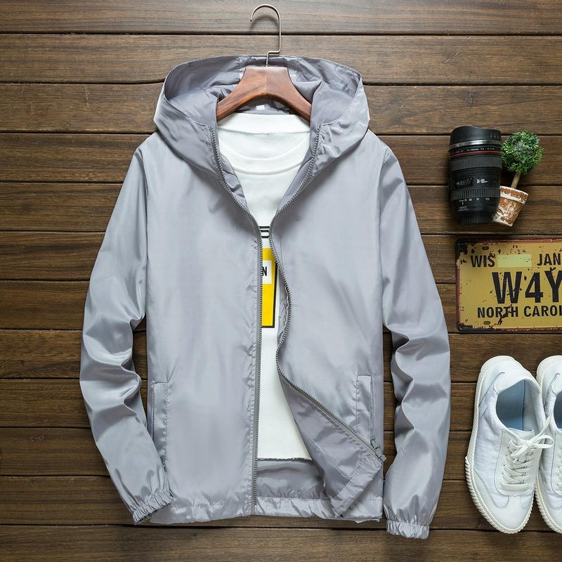 Tinejdžerska ljetna windbreaker jakna s kapuljom, tanak materijal, poliesterska smjesa kemijskih vlakana, bočni džepovi, casual stil