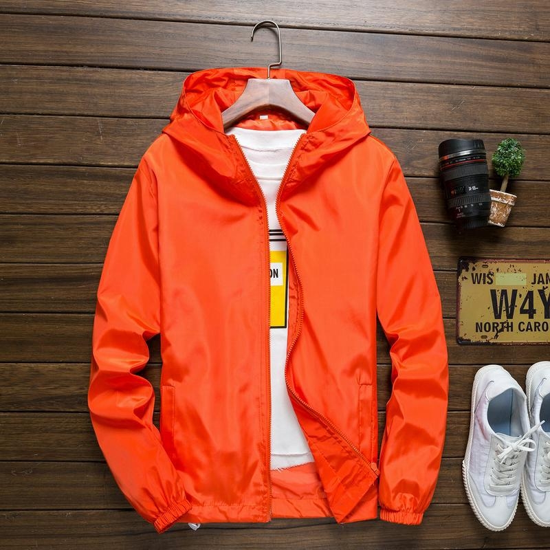 Tinejdžerska ljetna windbreaker jakna s kapuljom, tanak materijal, poliesterska smjesa kemijskih vlakana, bočni džepovi, casual stil