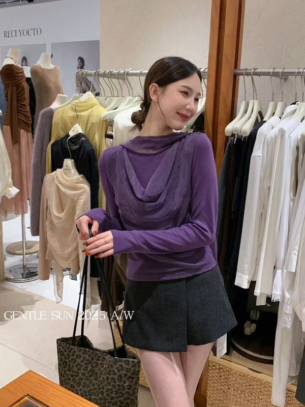 Poliesterski pleteni top s šifonskim ovratnikom, jednobojni uzorak, uski kroj, dugi rukavi