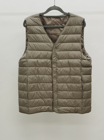 Ανδρικό γιλέκο με πούπουλα από πάπια, πολυεστερική ύφανση, γέμισμα 55 g, χαλαρή γραμμή, μονόχρωμο σχέδιο