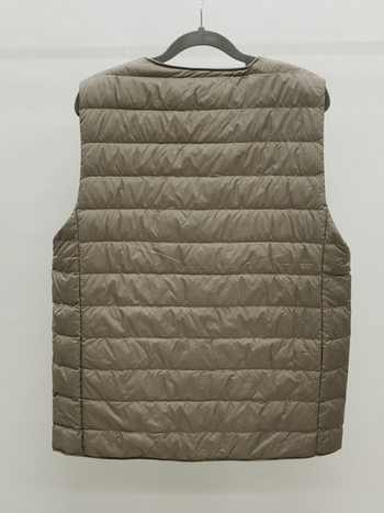 Ανδρικό γιλέκο με πούπουλα από πάπια, πολυεστερική ύφανση, γέμισμα 55 g, χαλαρή γραμμή, μονόχρωμο σχέδιο