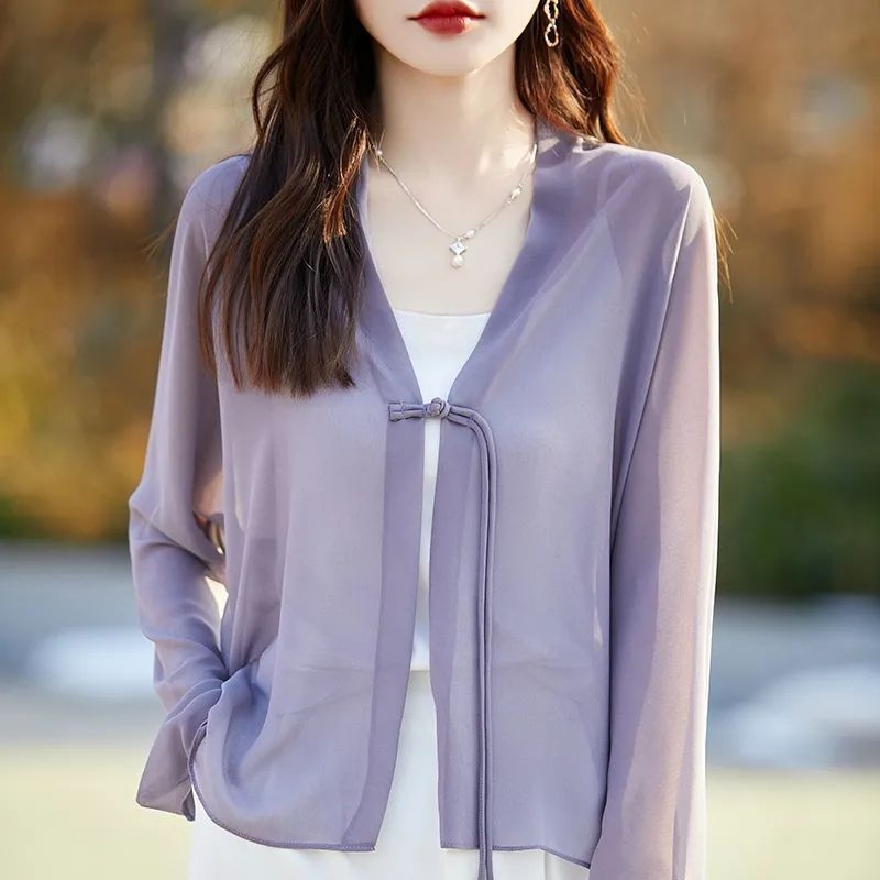 Ženska šifonska cardigan košulja s UV zaštitom, V-izrez, dugi rukavi, front gumbima, lagani ljetni materijal, mješavina šifona-poliester (90–95% šifona), ljetna kolekcija 2024