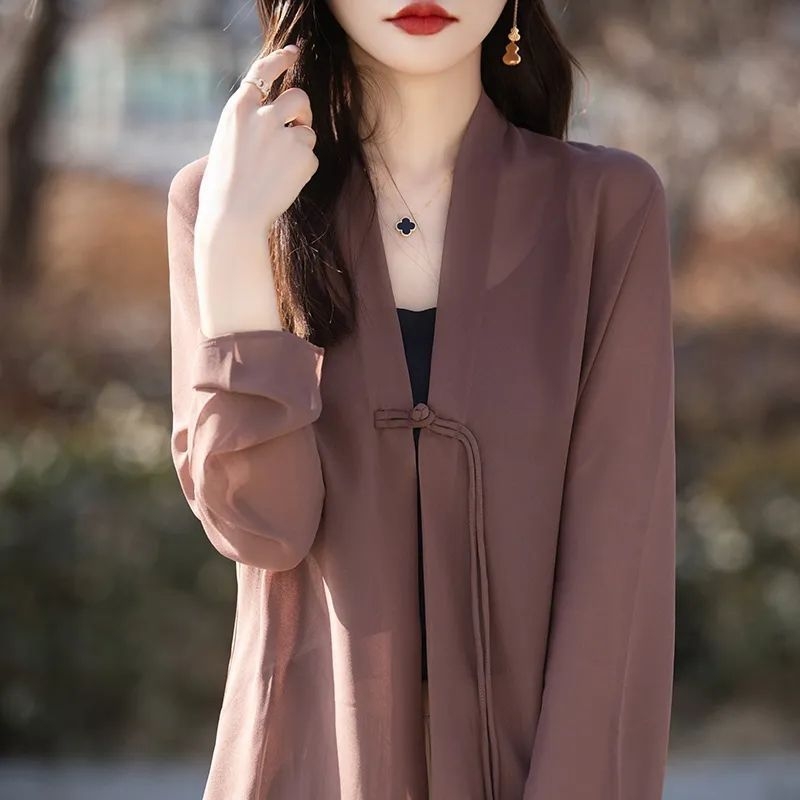 Ženska šifonska cardigan košulja s UV zaštitom, V-izrez, dugi rukavi, front gumbima, lagani ljetni materijal, mješavina šifona-poliester (90–95% šifona), ljetna kolekcija 2024