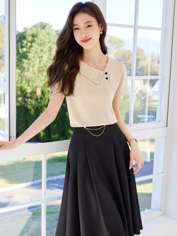 Женска риза за лято 2025: елегантна вталена блуза от полиестер със спандекс, едноцветна, къс ръкав, V-образно деколте