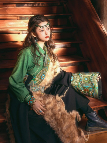 Ženska tibetanskog etničkog stila roba za pozornicu | Poliester 70–80% | Jesen 2023 | Yi Mei Fang