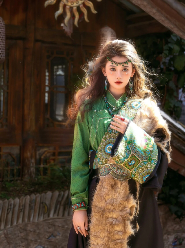 Ženska tibetanskog etničkog stila roba za pozornicu | Poliester 70–80% | Jesen 2023 | Yi Mei Fang