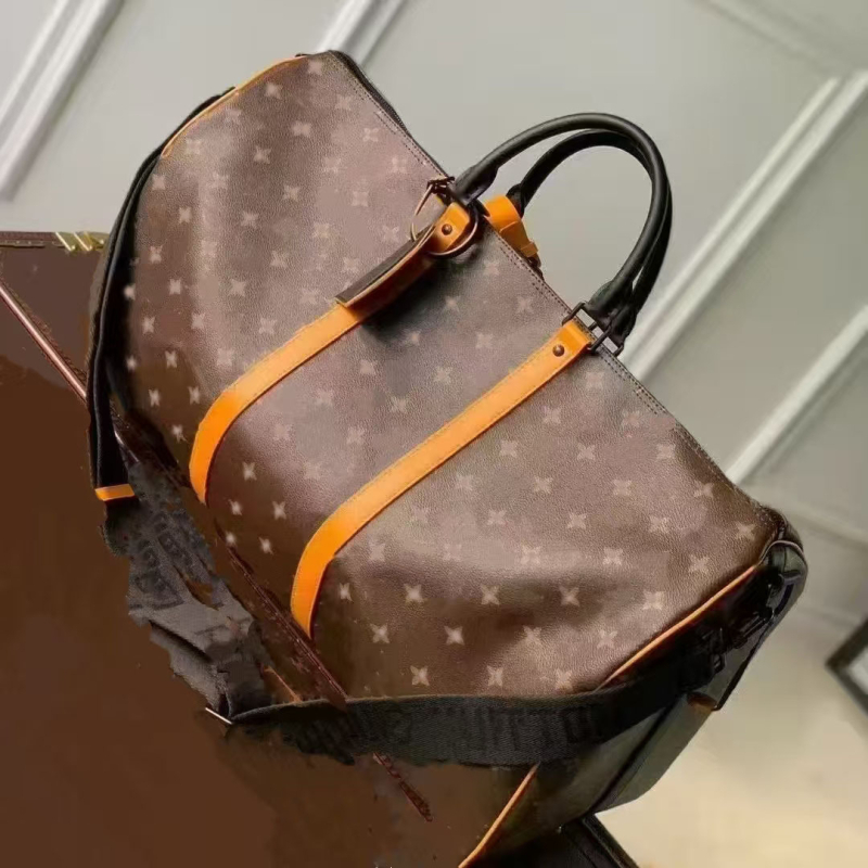 Putna torba cilindričnog oblika, od prave kože, prozračna i vodootporna; kapacitet 36–55 L; unutarnja podstava od platna; unisex; stil: novi nacionalni trend; pogodna za rekreativna putovanja.