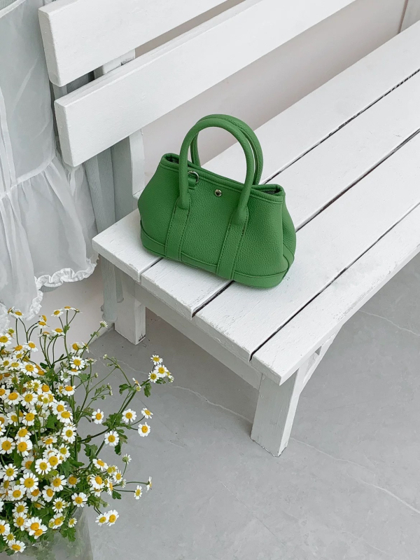 Ženska crossbody torbica u urbanom minimalističkom stilu od PU kože, magnetno zatvaranje i džep za telefon