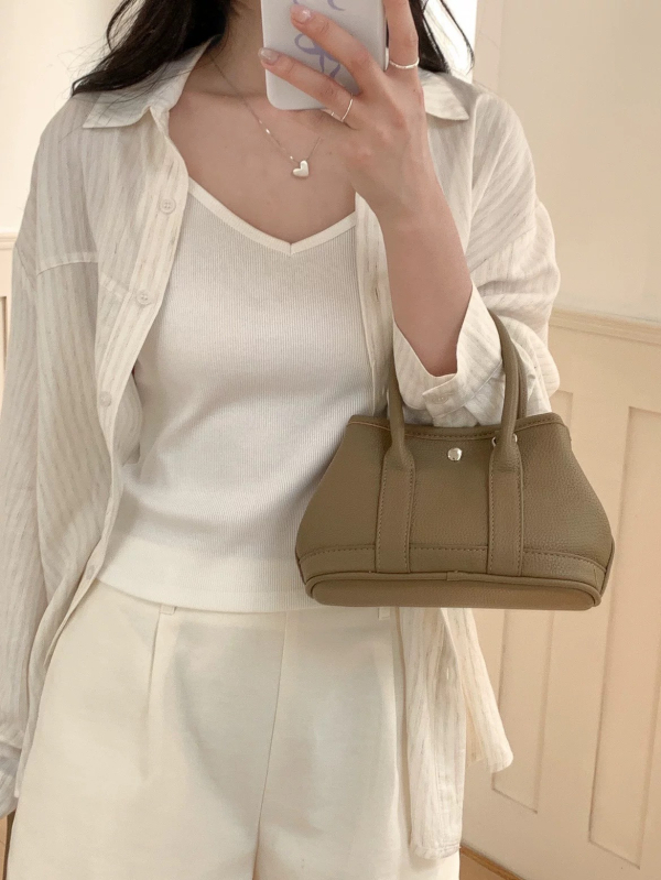 Ženska crossbody torbica u urbanom minimalističkom stilu od PU kože, magnetno zatvaranje i džep za telefon