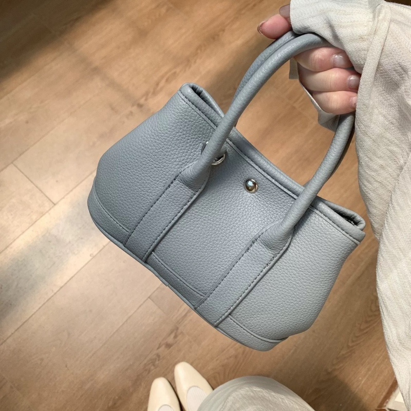 Ženska crossbody torbica u urbanom minimalističkom stilu od PU kože, magnetno zatvaranje i džep za telefon