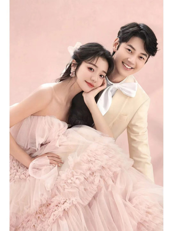 Organza anyagú esküvői ruha, pánt nélküli, ujj nélküli, magas derék, rövid uszály