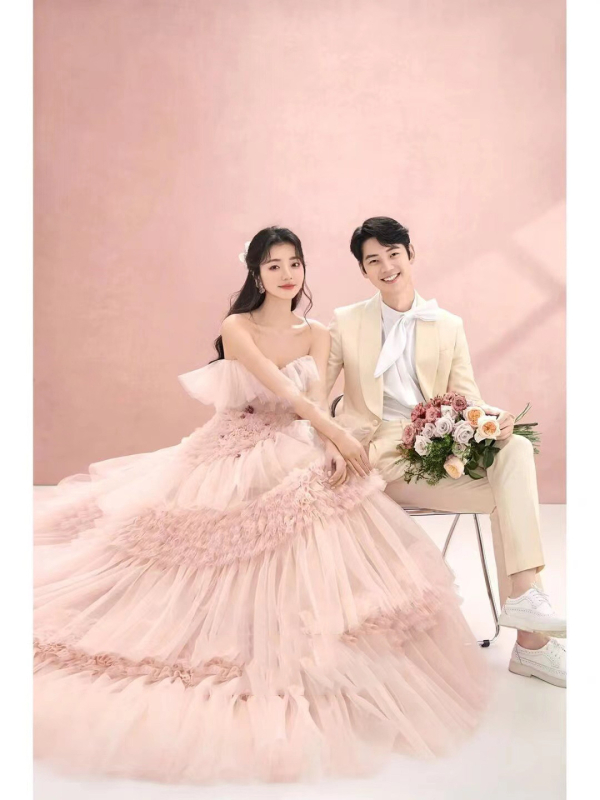 Organza anyagú esküvői ruha, pánt nélküli, ujj nélküli, magas derék, rövid uszály