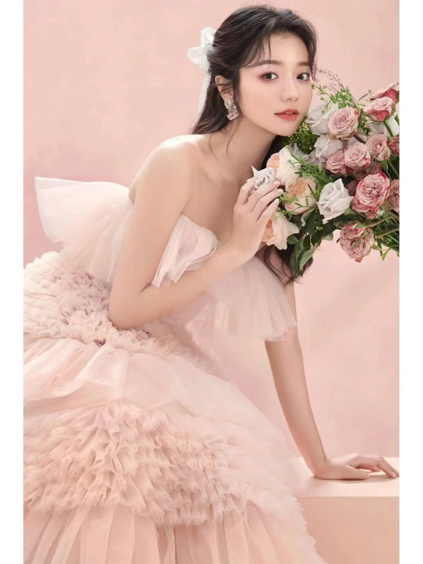 Organza anyagú esküvői ruha, pánt nélküli, ujj nélküli, magas derék, rövid uszály